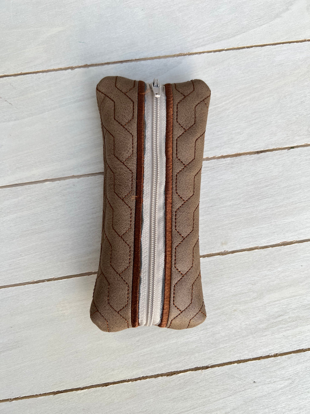 Chain Link Embroidered Faux Leather Zipper Key Pouch